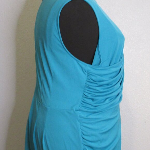 Sleeveless Wrap Dress - Picture 4 of 11